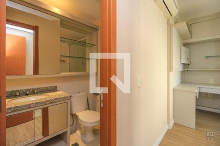 Banheiro da Suíte 1 de apartamento à venda com 3 quartos, 126m² em Cavalhada, Porto Alegre