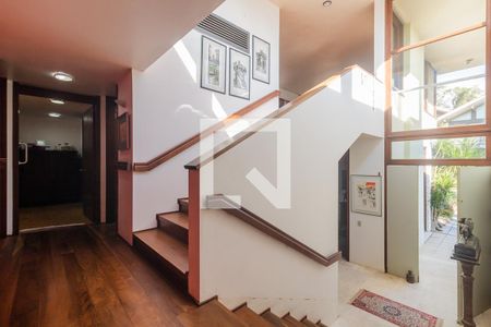 Corredor de casa de condomínio à venda com 4 quartos, 400m² em Santa Tereza, Porto Alegre