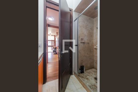 Banheiro Social de casa de condomínio à venda com 4 quartos, 400m² em Santa Tereza, Porto Alegre