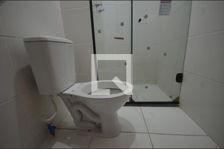 Banheiro de apartamento para alugar com 2 quartos, 60m² em Guaratiba, Rio de Janeiro