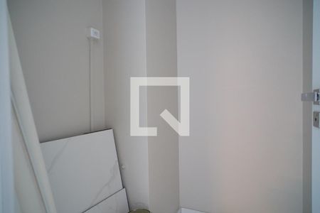 Lavabo de apartamento à venda com 3 quartos, 81m² em São Sebastião, Porto Alegre