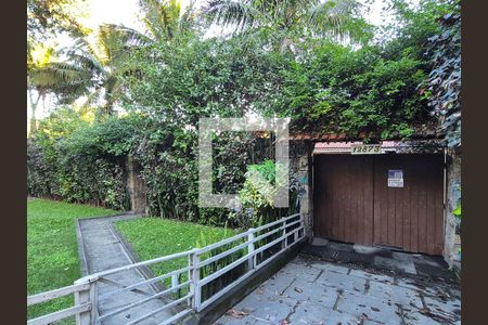 Fachada de casa à venda com 4 quartos, 320m² em Vargem Pequena, Rio de Janeiro