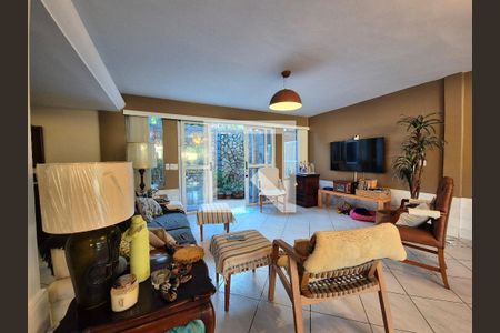 Sala de casa à venda com 4 quartos, 320m² em Vargem Pequena, Rio de Janeiro