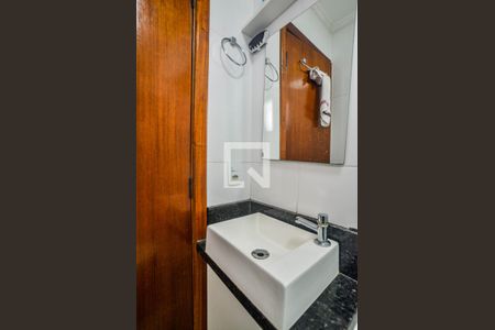 Banheiro Social de apartamento à venda com 2 quartos, 51m² em Vila Vitória, Santo André