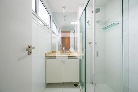 Banheiro da Suíte de apartamento para alugar com 2 quartos, 64m² em Jardim Prudência, São Paulo