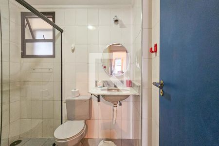 Banheiro  de apartamento para alugar com 2 quartos, 70m² em Jardim Tejereba, Guarujá