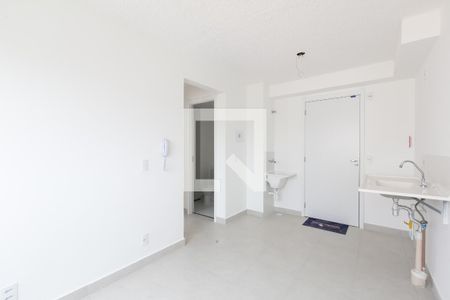 Sala/Cozinha de apartamento para alugar com 2 quartos, 32m² em Vila Carmosina, São Paulo