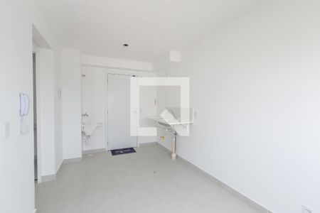 Sala/Cozinha de apartamento para alugar com 2 quartos, 32m² em Vila Carmosina, São Paulo