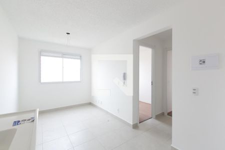 Sala/Cozinha de apartamento para alugar com 2 quartos, 32m² em Vila Carmosina, São Paulo
