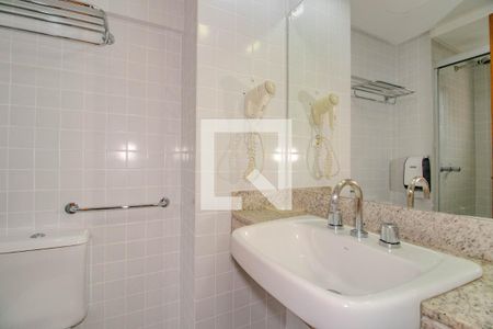 Banheiro de kitnet/studio à venda com 1 quarto, 29m² em Moinhos de Vento, Porto Alegre