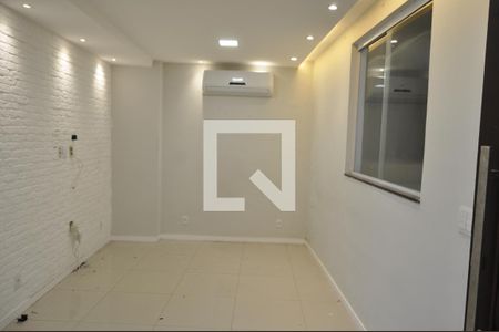 Sala de casa para alugar com 2 quartos, 75m² em Sampaio, Rio de Janeiro