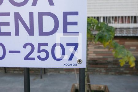 Placa instalada - XOGH-255 de apartamento à venda com 3 quartos, 112m² em Rio Branco, Porto Alegre