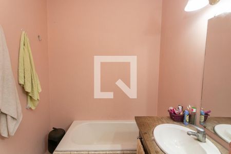Banheiro Social de apartamento à venda com 3 quartos, 112m² em Rio Branco, Porto Alegre