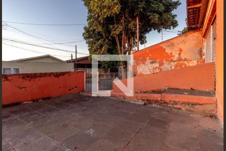 Foto 02 de casa à venda com 3 quartos, 145m² em Vila Lemos, Campinas