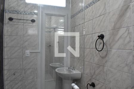 Banheiro de casa de condomínio para alugar com 1 quarto, 32m² em Centro, Curitiba