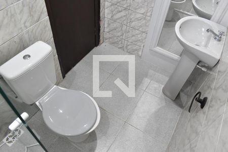 Banheiro de casa de condomínio para alugar com 1 quarto, 32m² em Centro, Curitiba