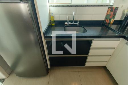 Cozinha de casa de condomínio à venda com 3 quartos, 79m² em Hauer, Curitiba