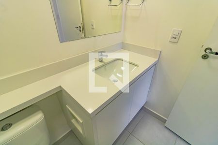 Banheiro de apartamento à venda com 2 quartos, 62m² em Vila Guarani, São Paulo