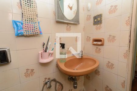 Banheiro de apartamento à venda com 2 quartos, 49m² em Eldorado, Contagem