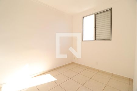 Quarto 2 de apartamento para alugar com 2 quartos, 44m² em Aclimação, Uberlândia