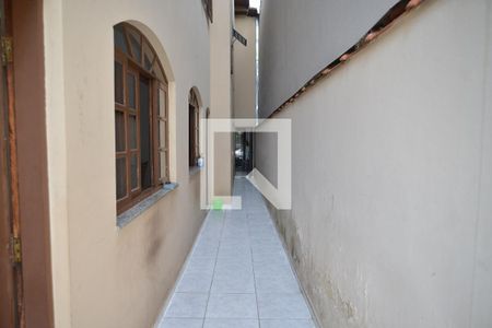 Quintal de casa à venda com 3 quartos, 180m² em Vila Scarpelli, Santo André