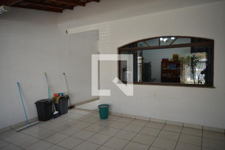 Garagem de casa à venda com 3 quartos, 180m² em Vila Scarpelli, Santo André
