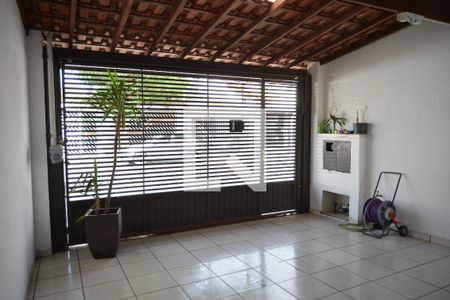 Garagem de casa à venda com 3 quartos, 180m² em Vila Scarpelli, Santo André