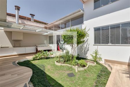 Casa à venda com 4 quartos, 400m² em Vila Cordeiro, São Paulo