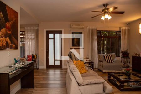 Sala de casa à venda com 5 quartos, 250m² em Vila Elvira, São Paulo