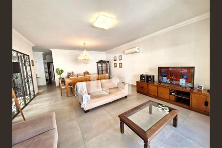 Casa à venda com 3 quartos, 240m² em Granja Julieta, São Paulo