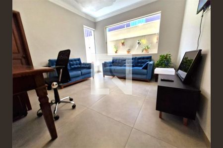 Casa à venda com 3 quartos, 240m² em Granja Julieta, São Paulo