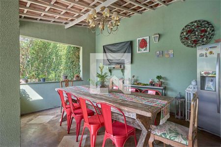 Casa à venda com 3 quartos, 300m² em Vila Elvira, São Paulo