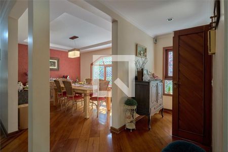 Casa à venda com 3 quartos, 300m² em Vila Elvira, São Paulo