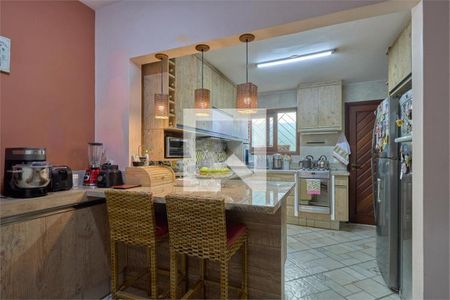 Casa à venda com 3 quartos, 300m² em Vila Elvira, São Paulo