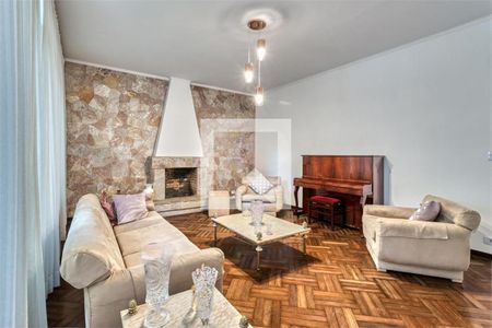 Casa à venda com 3 quartos, 220m² em Santo Amaro, São Paulo