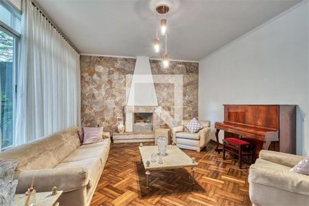 Casa à venda com 3 quartos, 220m² em Santo Amaro, São Paulo