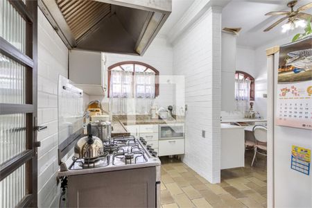 Casa à venda com 4 quartos, 295m² em Santo Amaro, São Paulo