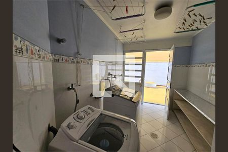 Casa de Condomínio à venda com 4 quartos, 278m² em Vila Elvira, São Paulo