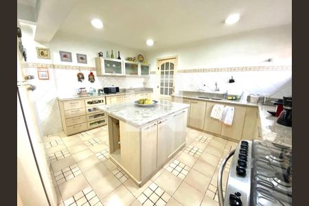 Apartamento à venda com 3 quartos, 363m² em Vila Suzana, São Paulo