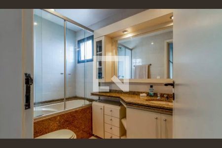 Banheiro da Suíte 2 de apartamento para alugar com 3 quartos, 118m² em Vila Suzana, São Paulo