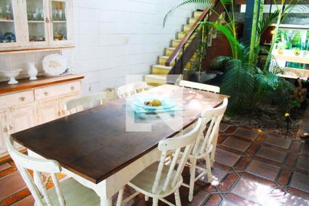 Casa de Condomínio à venda com 3 quartos, 194m² em Santo Amaro, São Paulo