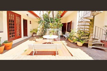 Casa à venda com 4 quartos, 230m² em Moema, São Paulo