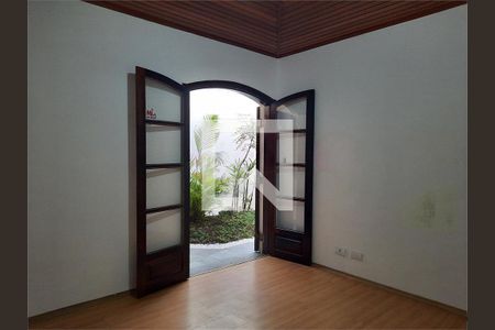 Casa à venda com 3 quartos, 220m² em Jardim Marajoara, São Paulo