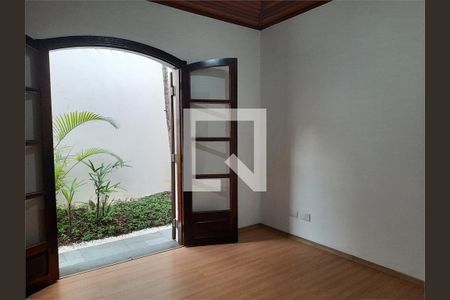 Casa à venda com 3 quartos, 220m² em Jardim Marajoara, São Paulo