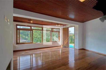 Casa à venda com 4 quartos, 279m² em Jardim Marajoara, São Paulo