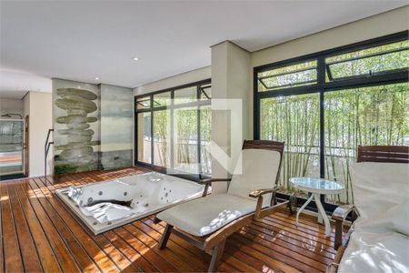 Apartamento à venda com 3 quartos, 191m² em Vila Suzana, São Paulo