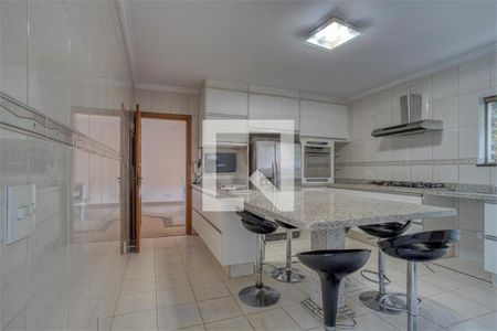 Casa à venda com 4 quartos, 405m² em Chácara Monte Alegre, São Paulo