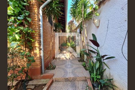 Casa à venda com 3 quartos, 222m² em Jardim Santa Helena, São Paulo