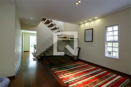 Casa à venda com 4 quartos, 296m² em Chácara Monte Alegre, São Paulo