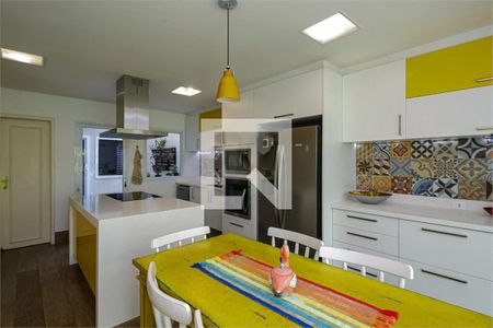 Casa à venda com 4 quartos, 296m² em Chácara Monte Alegre, São Paulo